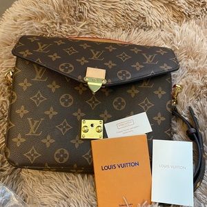Louis Vuitton purse